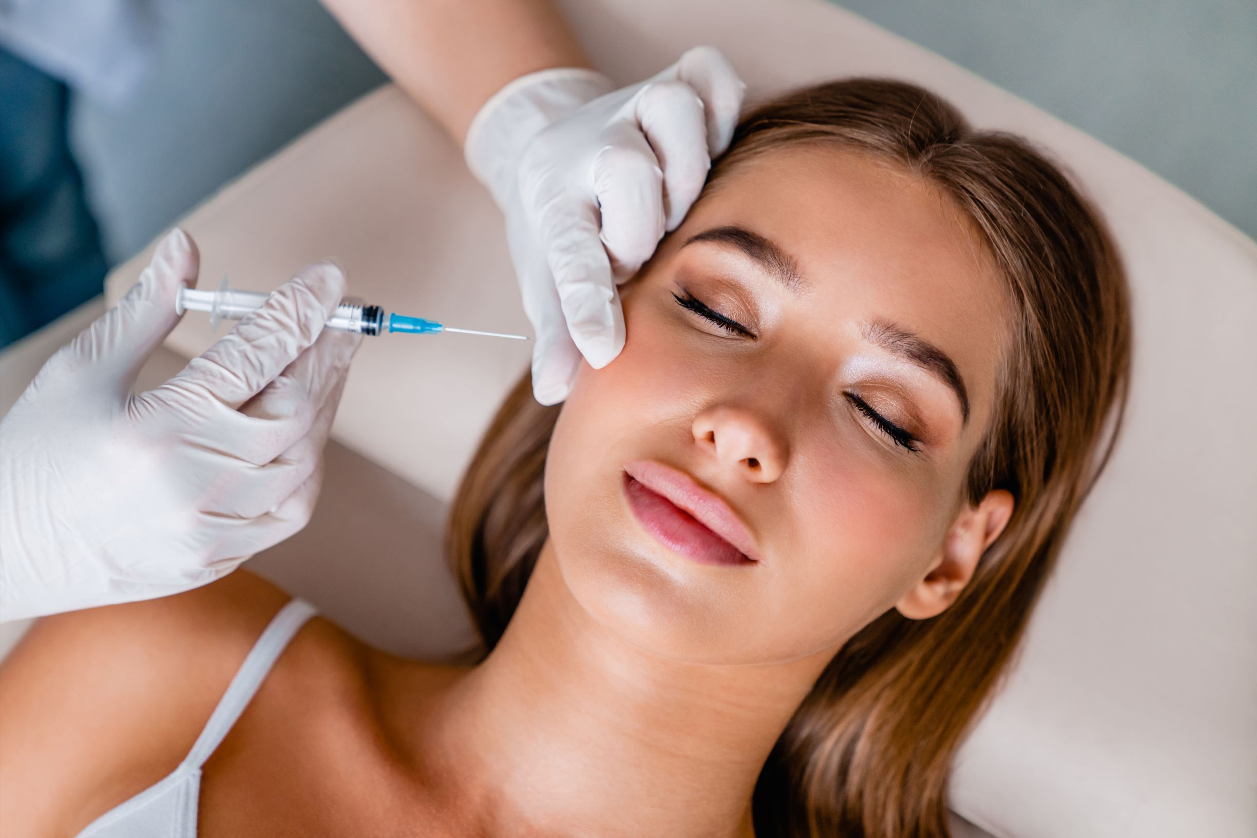 We offer Botox treatment at our surgery center in Troy, Michigan. This is an image of a woman receiving a Botox injection.